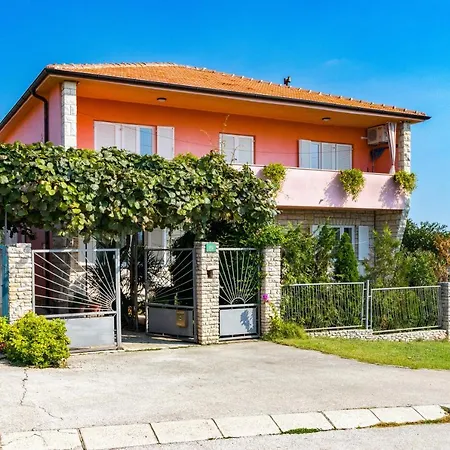 Apartment Holiday House Damir - 1 And 2 - Happy *