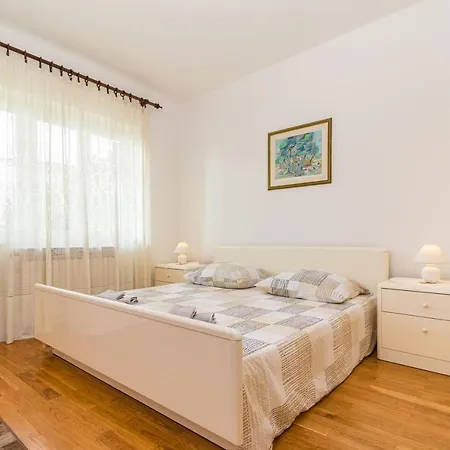 Holiday House Damir - 1 And 2 - Happy * Pula