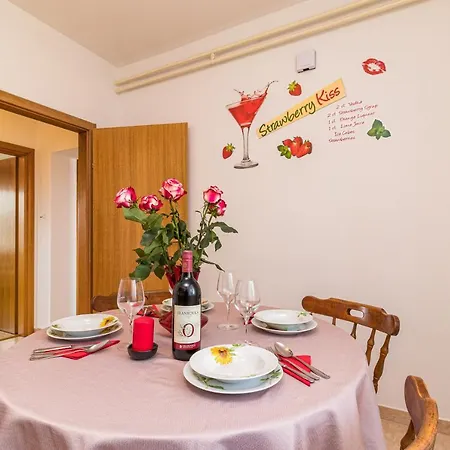 Holiday House Damir - 1 And 2 - Happy Apartment *