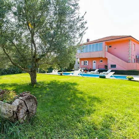 Apartment Holiday House Damir - 1 And 2 - Happy