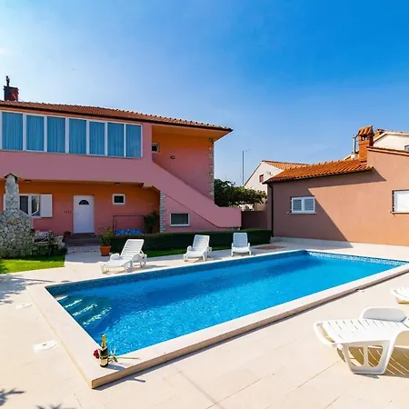 Apartment Holiday House Damir - 1 And 2 - Happy *