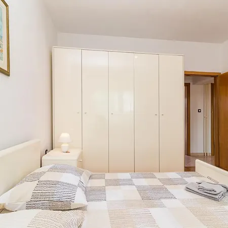 Apartment Holiday House Damir - 1 And 2 - Happy Pula