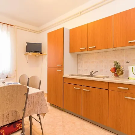 Apartman Holiday House Damir - 1 And 2 - Happy *