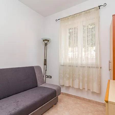 Apartment Holiday House Damir - 1 And 2 - Happy